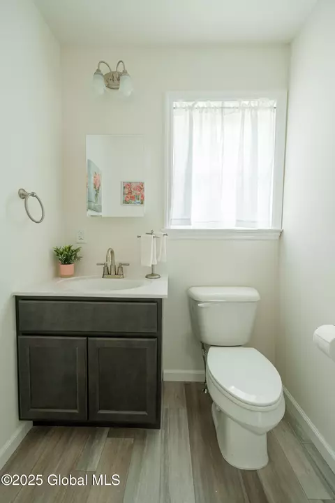Bath - 418 Summit Ave, Schenectady, NY 12307 photo 1 of 3