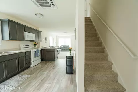 Entry Way - 418 Summit Ave, Schenectady, NY 12307 photo 4 of 4