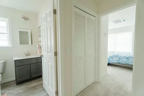 Entry Way - 418 Summit Ave, Schenectady, NY 12307 photo 3 of 4