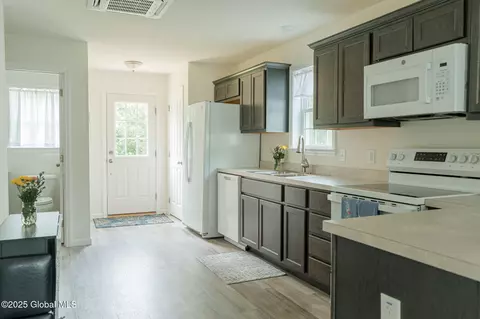 Entry Way - 418 Summit Ave, Schenectady, NY 12307 photo 1 of 4
