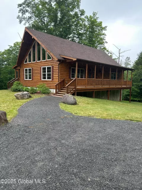 32 Spring St, Newcomb, NY 12852