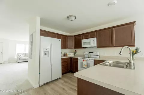 416 Summit Ave, Schenectady, NY 12307 photo 9