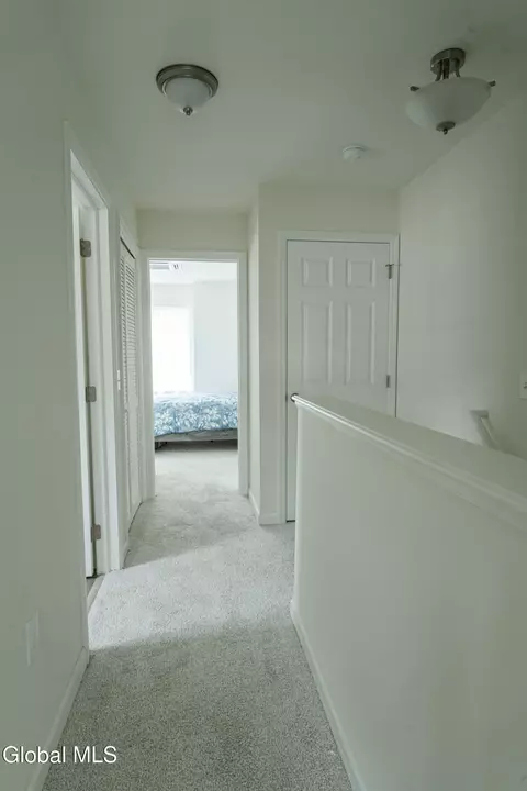 Entry Way - 422 Summit Ave, Schenectady, NY 12307 photo 2 of 4