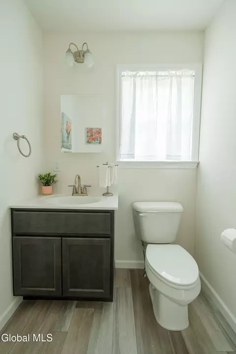 Bath - 422 Summit Ave, Schenectady, NY 12307 photo 1 of 3