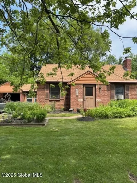108 Vaughn Dr, Albany, NY 12203