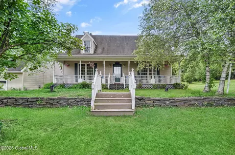 18 Johnson Ln, Averill Park, NY 12018
