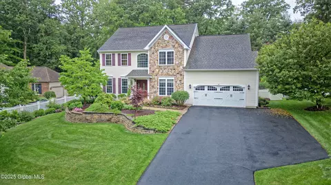 16 Tarragon Ter, Clifton Park, NY 12065