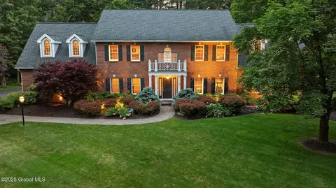 428 Ridgehill Rd, Guilderland, NY 12084