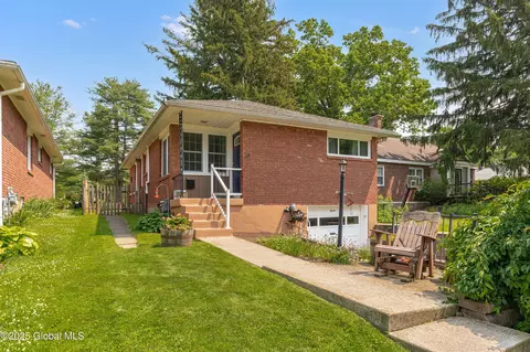 15 Marlborough Ct, Albany, NY 12209