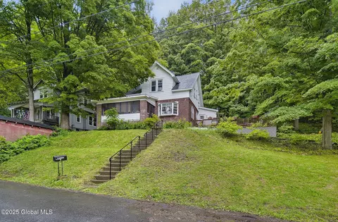 1 Yates St, Troy, NY 12180 photo 2