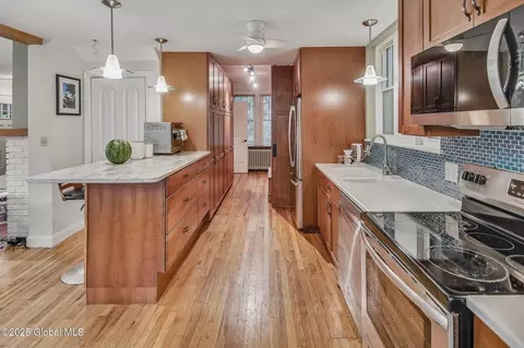 1 Yates St, Troy, NY 12180 photo 9