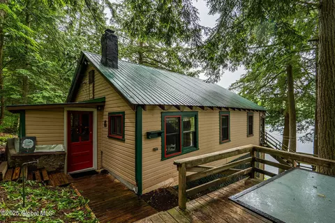 1423 White Ln, Argyle, NY 12809