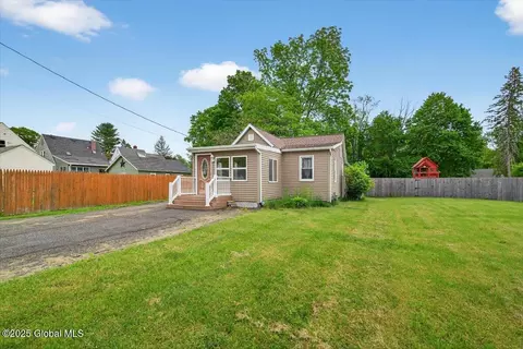411 S Toll St, Glenville, NY 12302