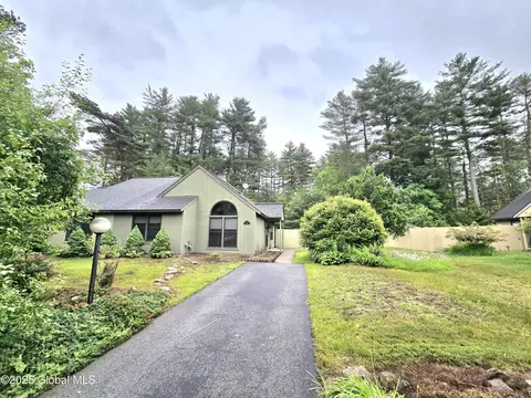 19 Queen Mary Dr, Queensbury, NY 12804