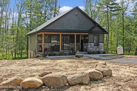 19 Forest Rd, Lake George, NY 12845