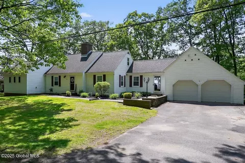 47 Mountainview Ter, Rensselaer, NY 12144