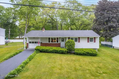 3 N Jordan Dr, Saratoga Springs, NY 12866