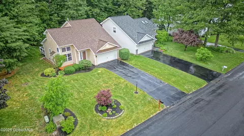 28 Woodthrush Ct, Ballston Spa, NY 12020