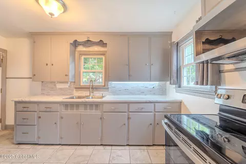 1298 Mcclellan St, Schenectady, NY 12309 photo 15