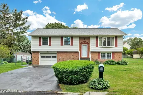 66 Pike Creek Dr, Cohoes, NY 12047