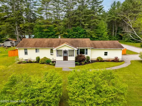 3 Pickhardt Ln, Schroon Lake, NY 12870