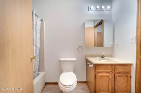 Bath - 1976 Curry Rd #E-136, Schenectady, NY 12303 photo 1 of 7