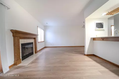 Living - 1976 Curry Rd #E-136, Schenectady, NY 12303 photo 3 of 6