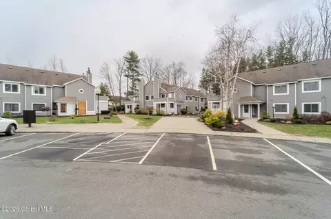 1976 Curry Rd #E-136, Schenectady, NY 12303