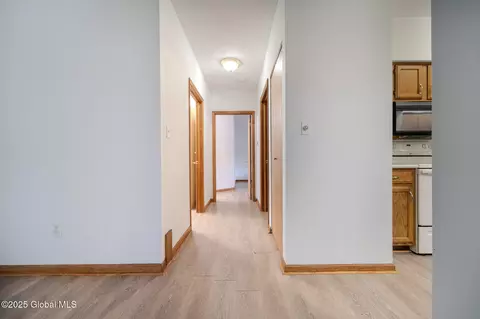 Entry Way - 1976 Curry Rd #E-136, Schenectady, NY 12303 photo 2 of 4