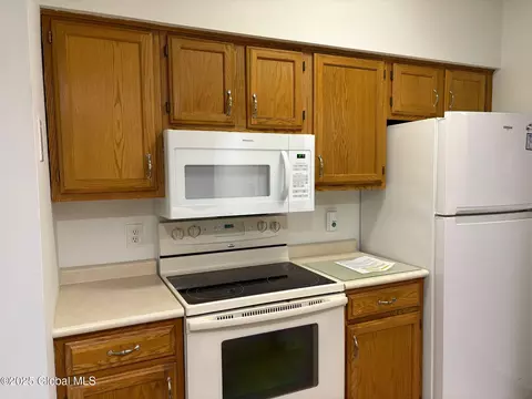 Kitchen - 1976 Curry Rd #E-136, Schenectady, NY 12303 photo 2 of 3