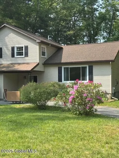 112 N Plum Poppy, Malta, NY 12020