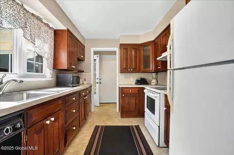 1324 Keyes Ave, Schenectady, NY 12309 photo 5