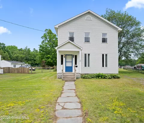 28 Lewis St, Ballston Spa, NY 12020