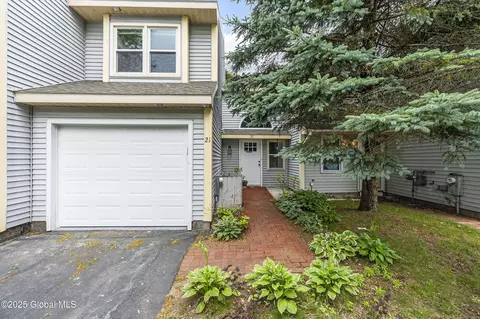 21 Jaipur Lane Ln, Saratoga Springs, NY 12866