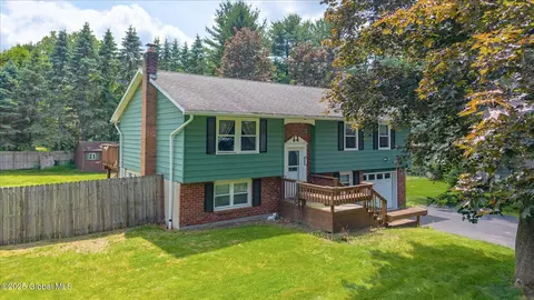 22 Teakwood Dr, Clifton Park, NY 12065