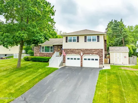 34 Aspen Rd, Latham, NY 12110