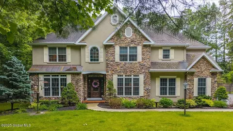 624 Grooms Rd, Clifton Park, NY 12065