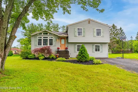 6 Suncrest Dr, Waterford, NY 12188