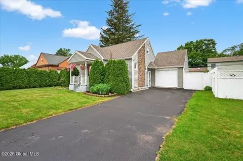 14 Grounds Pl, Albany, NY 12205