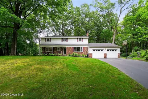 5 Pine Crst, Ballston Lake, NY 12019