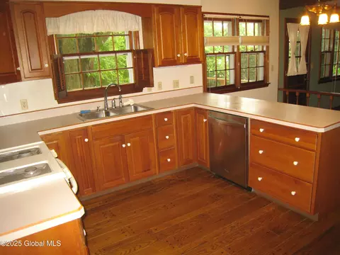 2139 Morrow Ave, Schenectady, NY 12309 photo 18