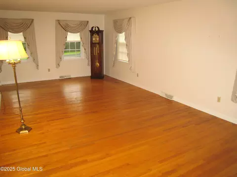 2139 Morrow Ave, Schenectady, NY 12309 photo 8