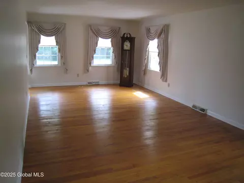 2139 Morrow Ave, Schenectady, NY 12309 photo 7