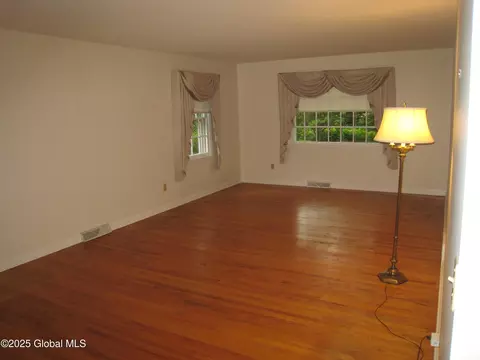 2139 Morrow Ave, Schenectady, NY 12309 photo 9