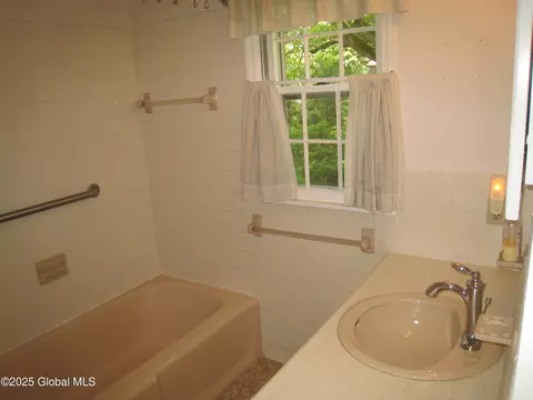 2139 Morrow Ave, Schenectady, NY 12309 photo 28