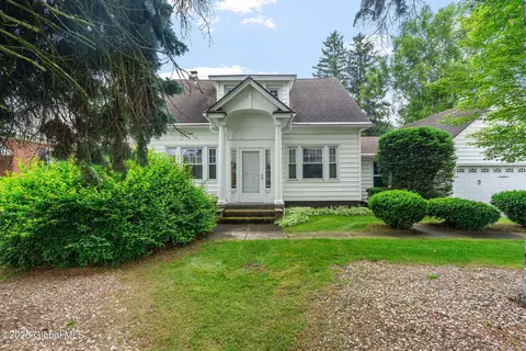 1423 Midline Rd, Amsterdam, NY 12010