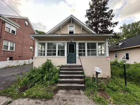 7 Frost Pl, Albany, NY 12205