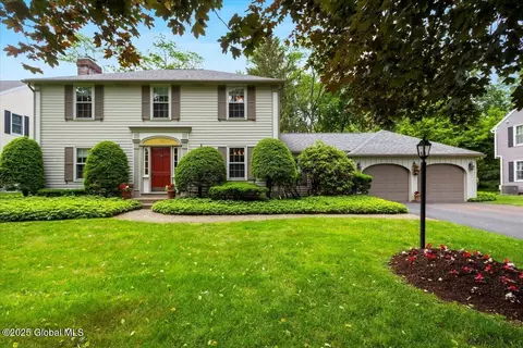 12 Longwood Dr, Delmar, NY 12054