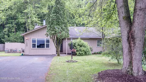 133 Arrow Wood Pl, Malta, NY 12020