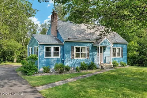 34 Troy Rd, East Greenbush, NY 12061